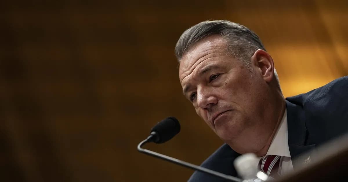 El director interino del ICE dejará su puesto a fin de mayo