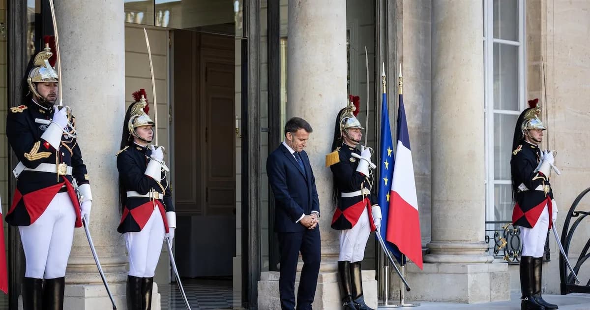 Macron se reunirá con el primer ministro libanés en París tras ataque en Líbano