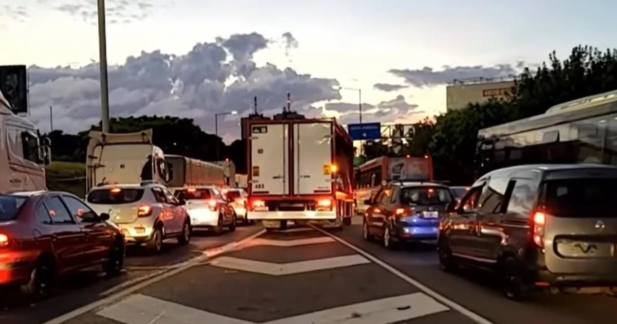 Accidente de camión genera caos en el enlace entre Panamericana y General Paz