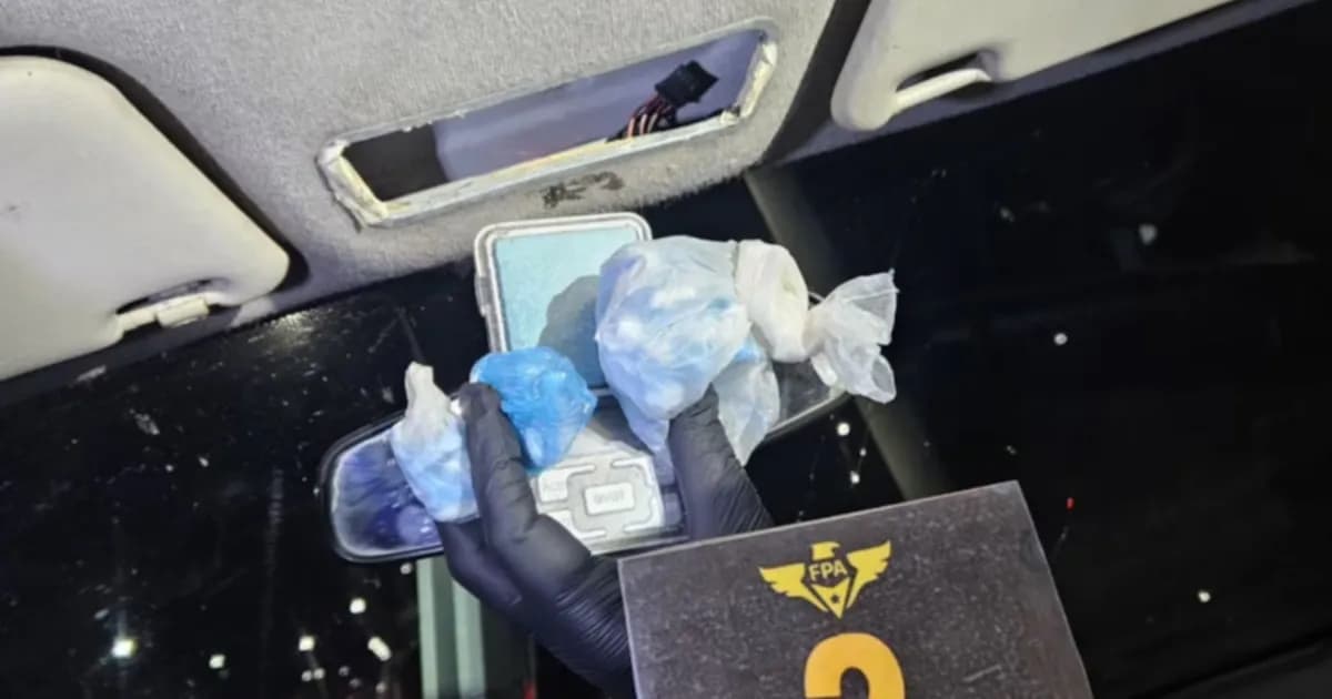 Desarticulan red de narcotráfico en Córdoba: Detienen a dos jóvenes con drogas ocultas en su auto