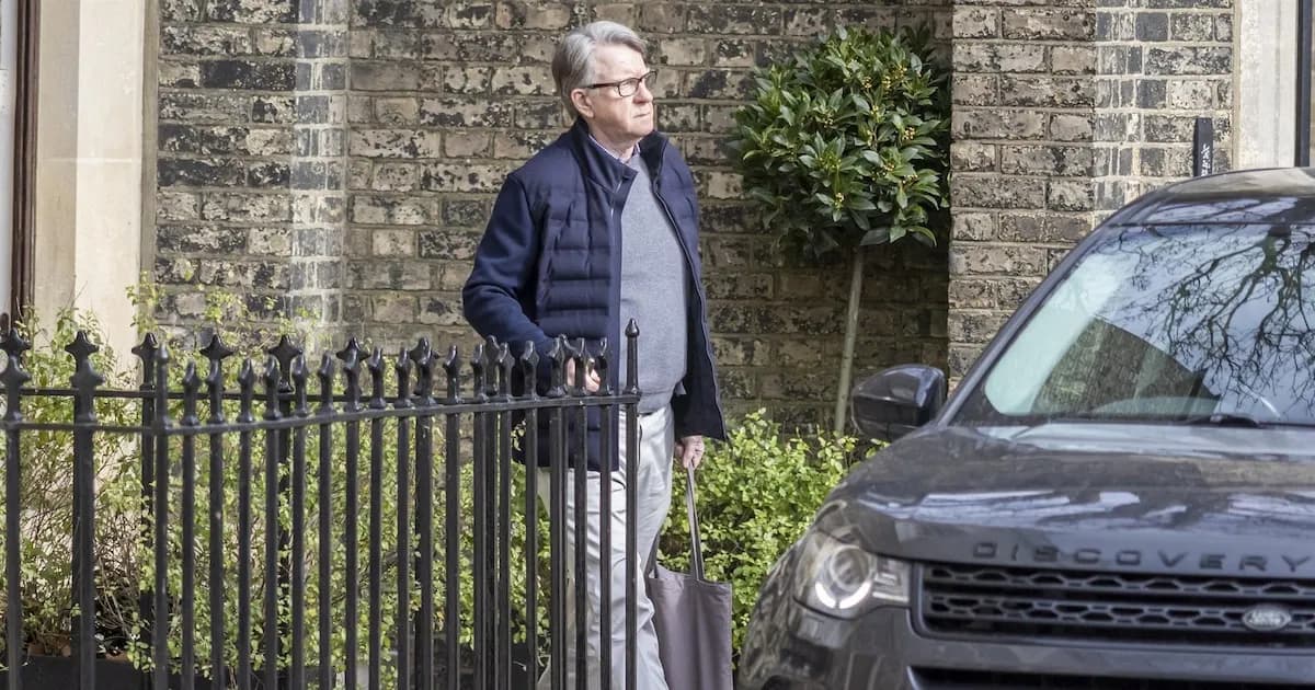 Detienen al exembajador británico en EE.UU. por vínculos con Epstein