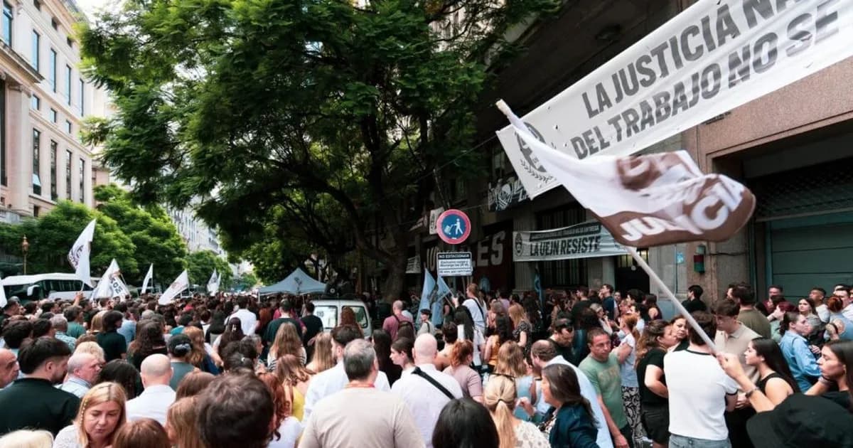Judiciales toman sede del Fuero Laboral en CABA y convocan a paro por traspaso a la Ciudad