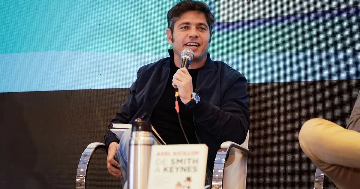 Kicillof se presenta en la Feria del Libro y retoma el debate económico con Milei