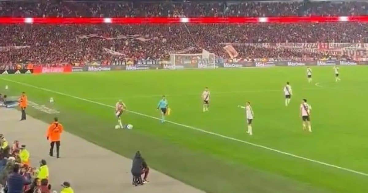 El polémico pelotazo de Maxi Salas que enardeció a los hinchas de River Plate