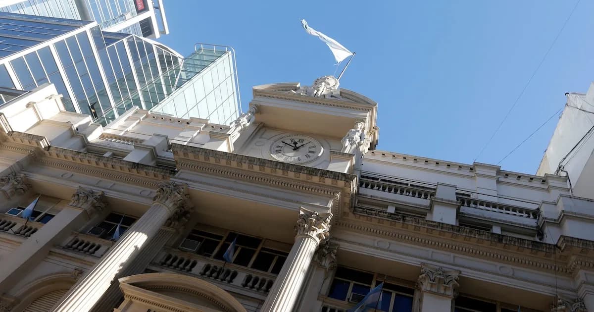 El Banco Central avanza hacia su meta de reservas con compras diarias de dólares