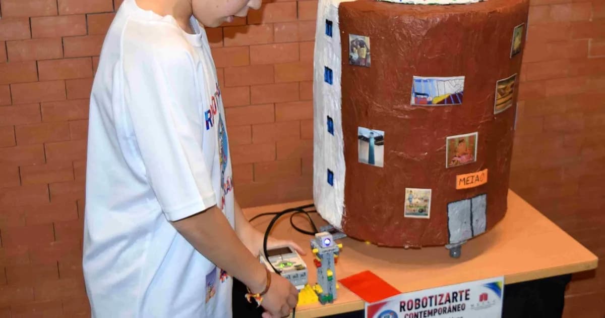 La Exhibición 'Robotizarte' en el MEIAC: Innovación Artística de Estudiantes de Badajoz