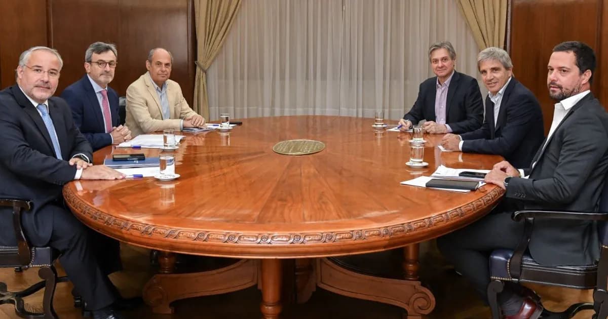 Luis Caputo se reúne con la UIA para escuchar las inquietudes del sector industrial