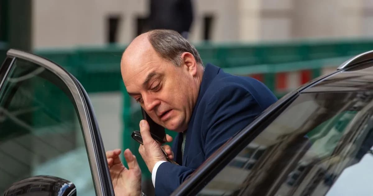 Rusia emite orden de búsqueda contra el exministro británico Ben Wallace