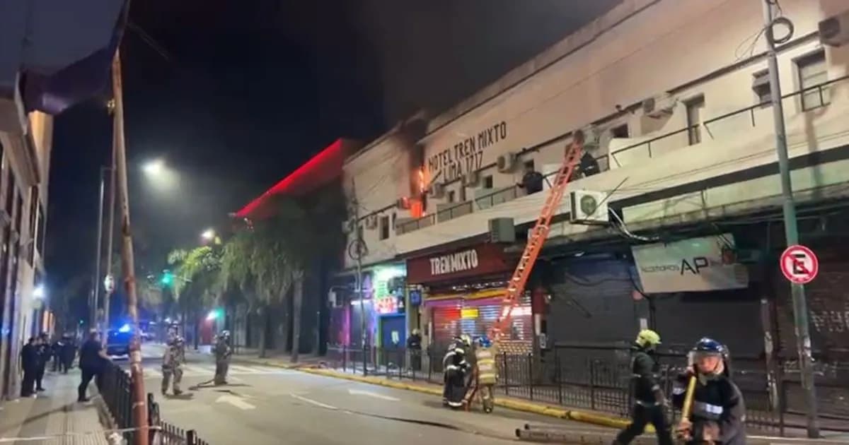 Incendio en hotel de Constitución: 20 evacuados y 13 personas asistidas