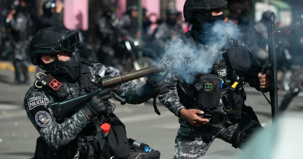 Operativo en Bolivia: Las fuerzas de seguridad intentan despejar La Paz de bloqueos