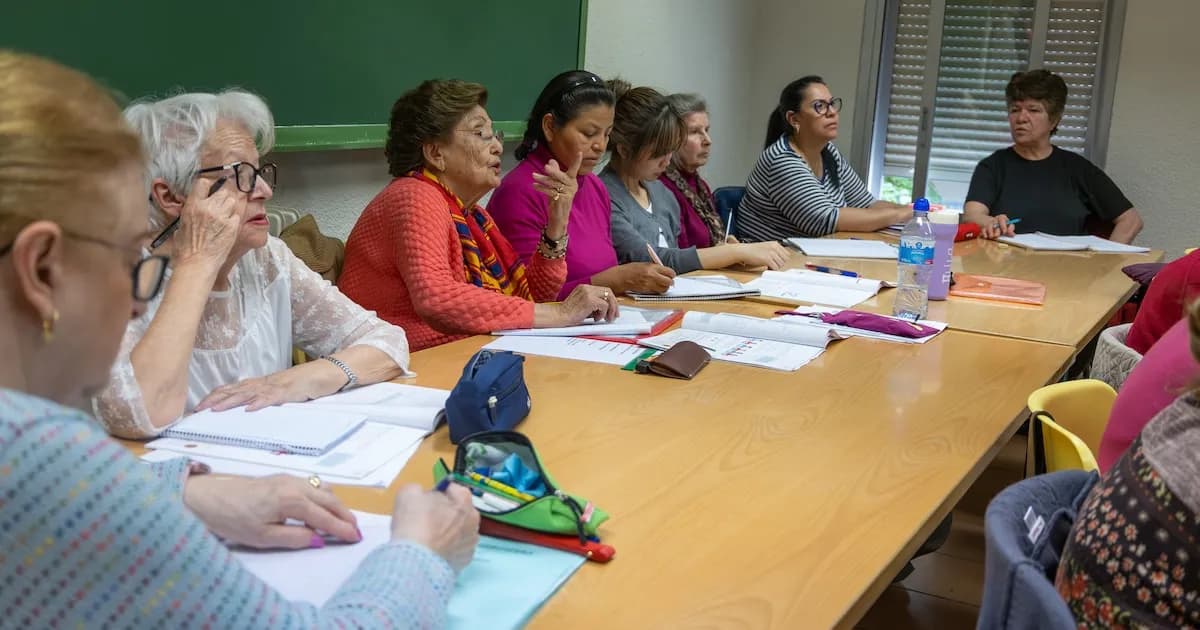 Mujeres de la posguerra se animan a aprender a leer y escribir a los 80 años