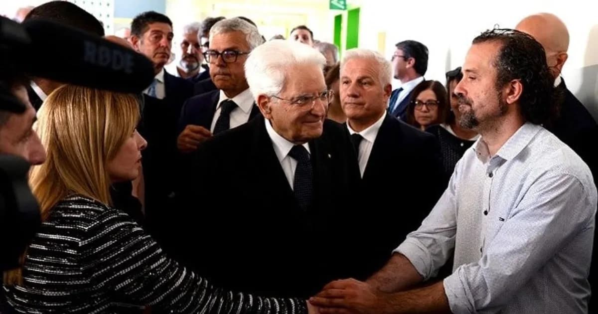La primera ministra italiana reconoce al héroe de Módena que detuvo un ataque violento