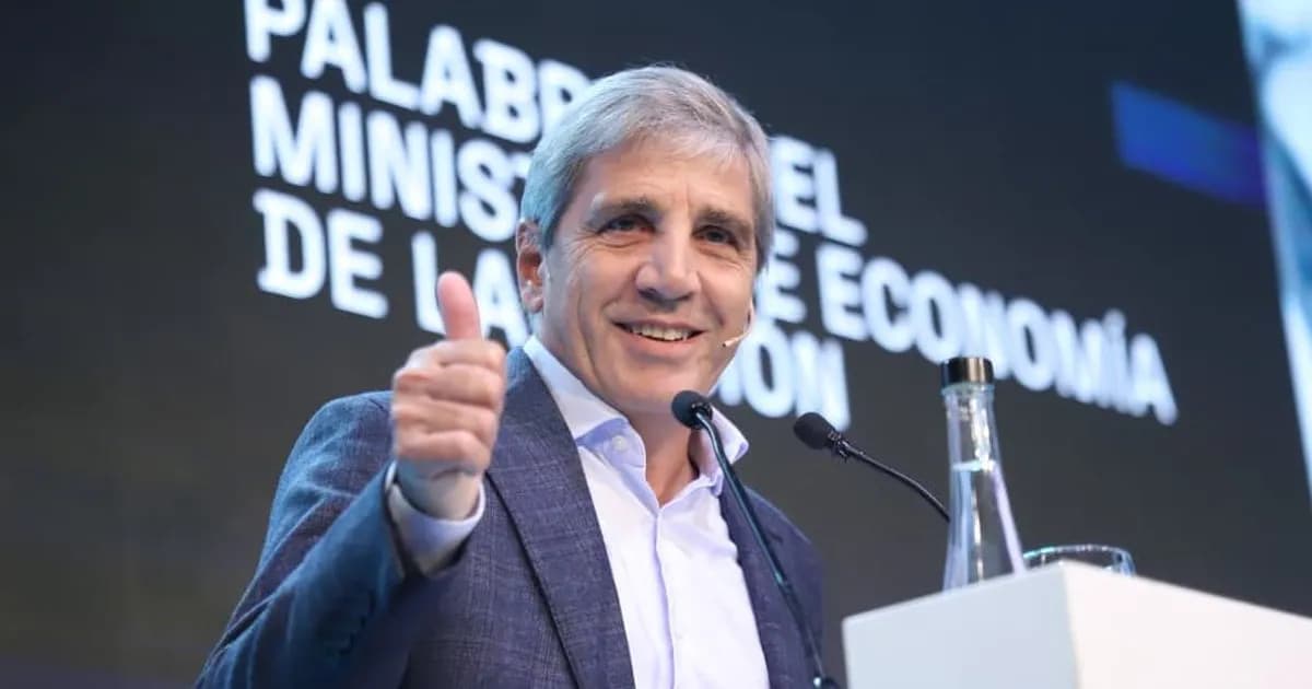 Caputo anuncia superávit primario de $632.844 millones en abril