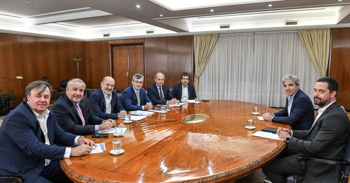 La UIA se reúne con Luis Caputo para solicitar un nuevo régimen de incentivos industriales