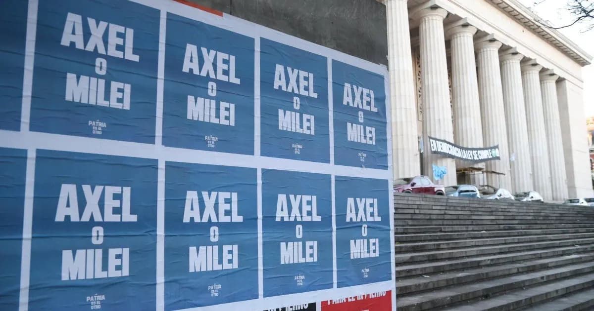 La disputa interna del peronismo se intensifica con carteles en apoyo a Kicillof