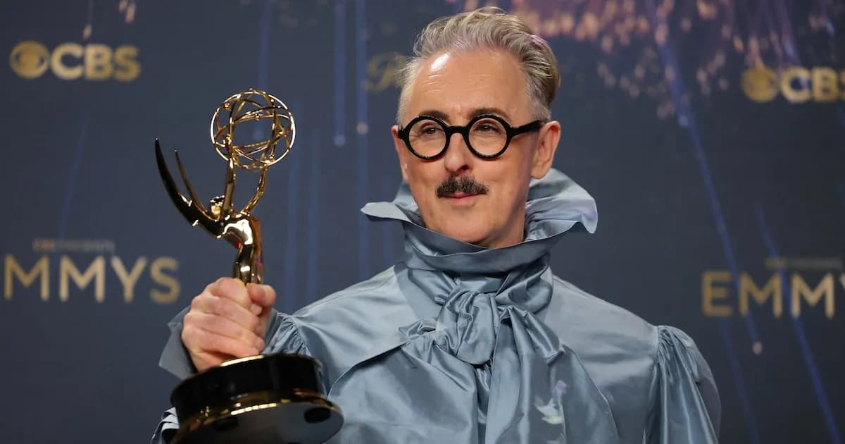 Alan Cumming se distancia de los BAFTA tras escándalo y reflexiona sobre su activismo
