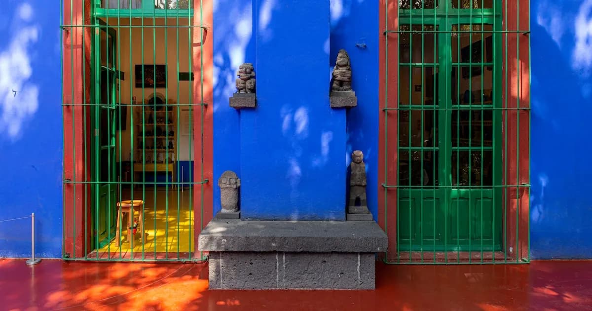 Frida Kahlo: La artista que transformó su dolor en una obra visual