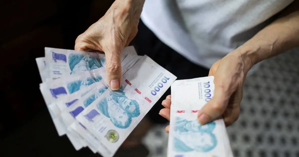 Los salarios privados comienzan a recuperarse en abril tras el impacto de la inflación