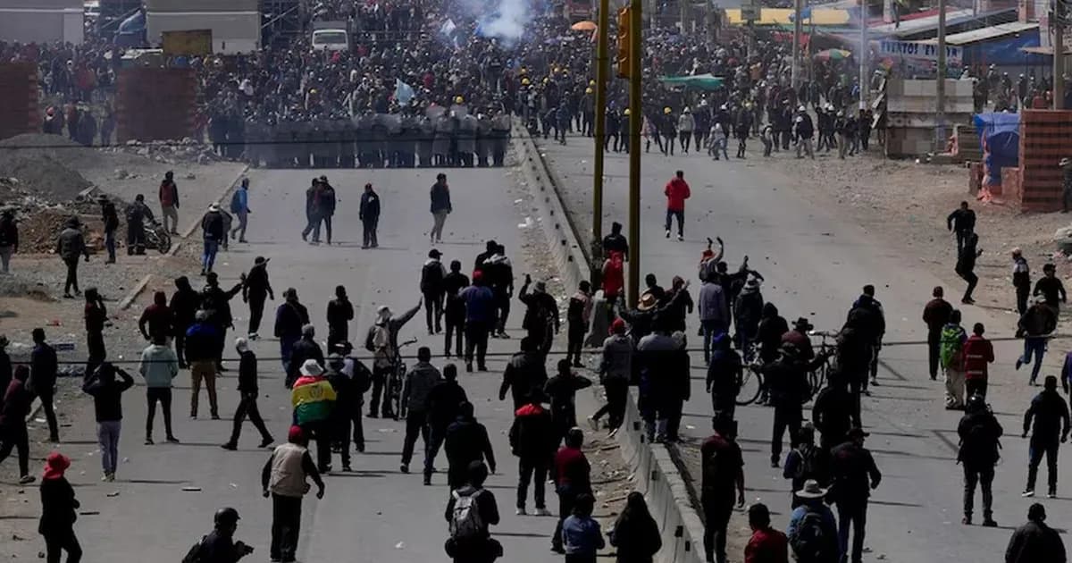 Tensión en Bolivia: El Gobierno descarta renuncia de Rodrigo Paz ante protestas en La Paz