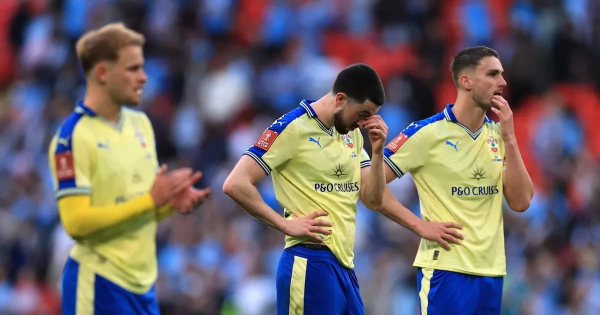 Escándalo en el fútbol inglés: Southampton descalificado por espionaje en playoffs de ascenso