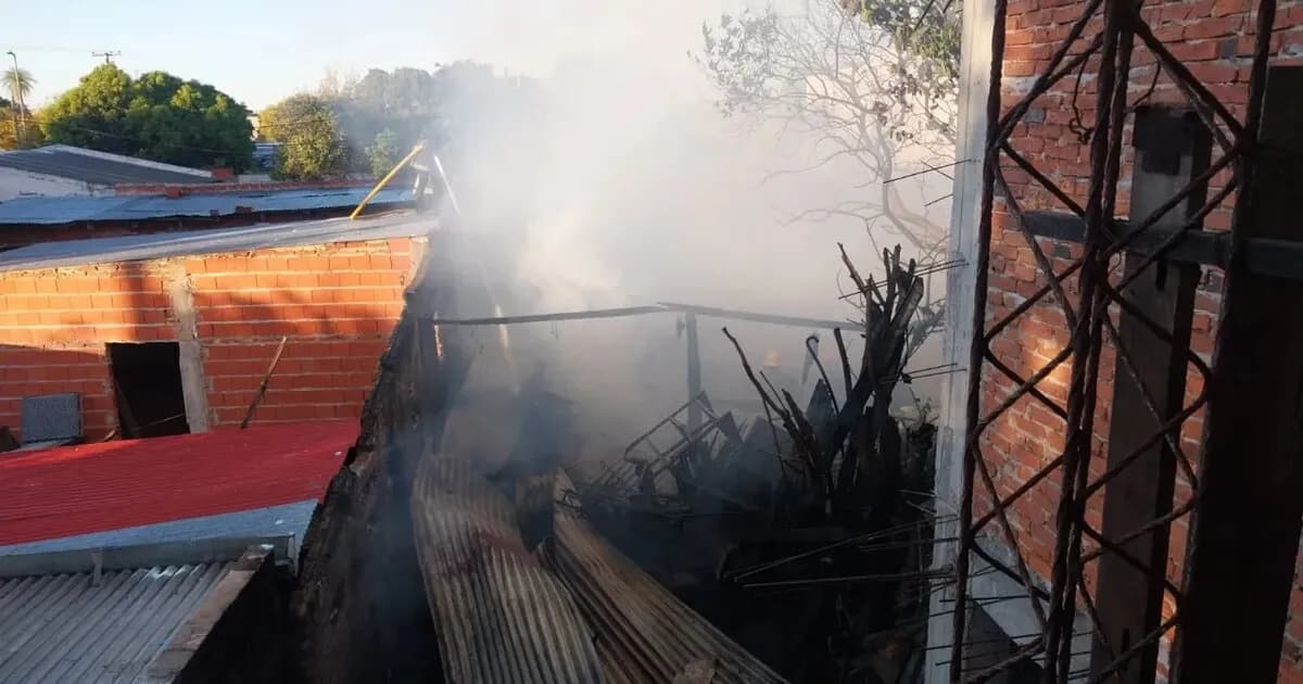 Tragedia en Corrientes: Un anciano de 77 años pierde la vida en un incendio en su hogar