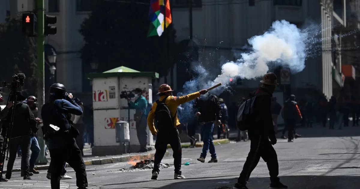 Violentas protestas en Bolivia dejan más de 127 detenidos y policías heridos
