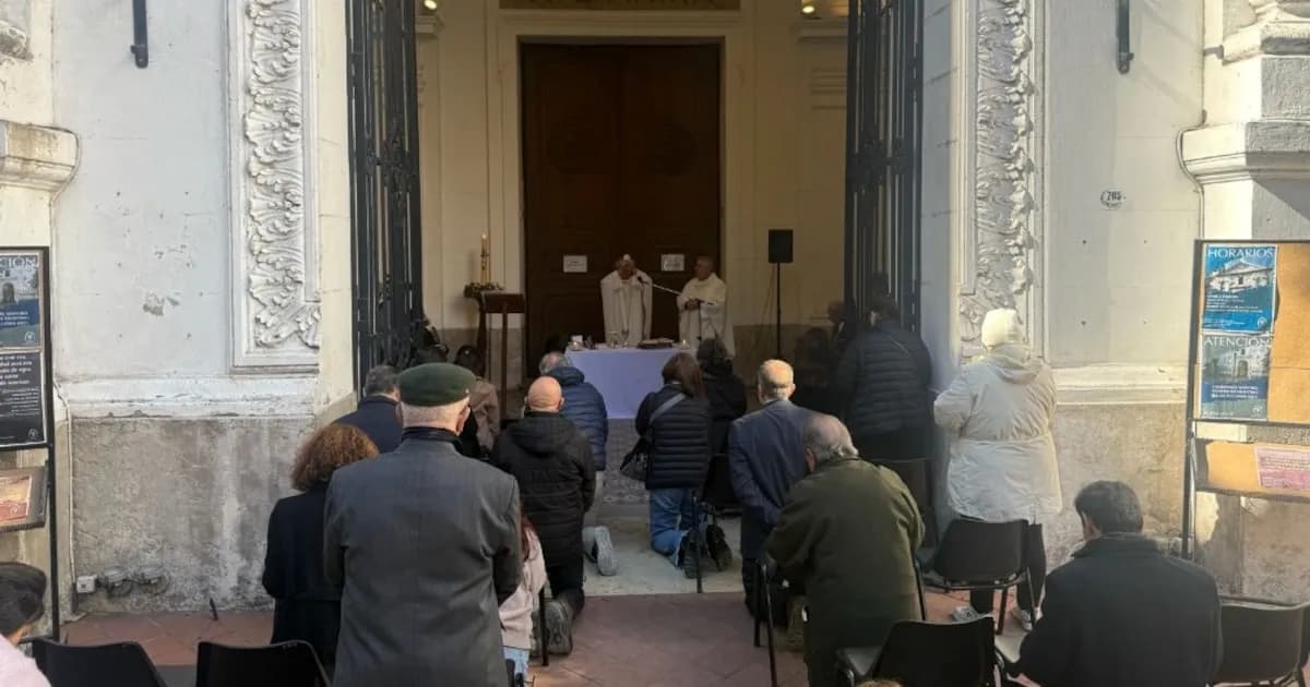 Iglesia de Santa Catalina: polémica por daños estructurales y misa al aire libre