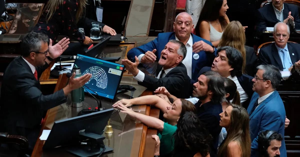 El Gobierno enfrenta desafíos en Diputados: Subsidios y la interpelación a Adorni