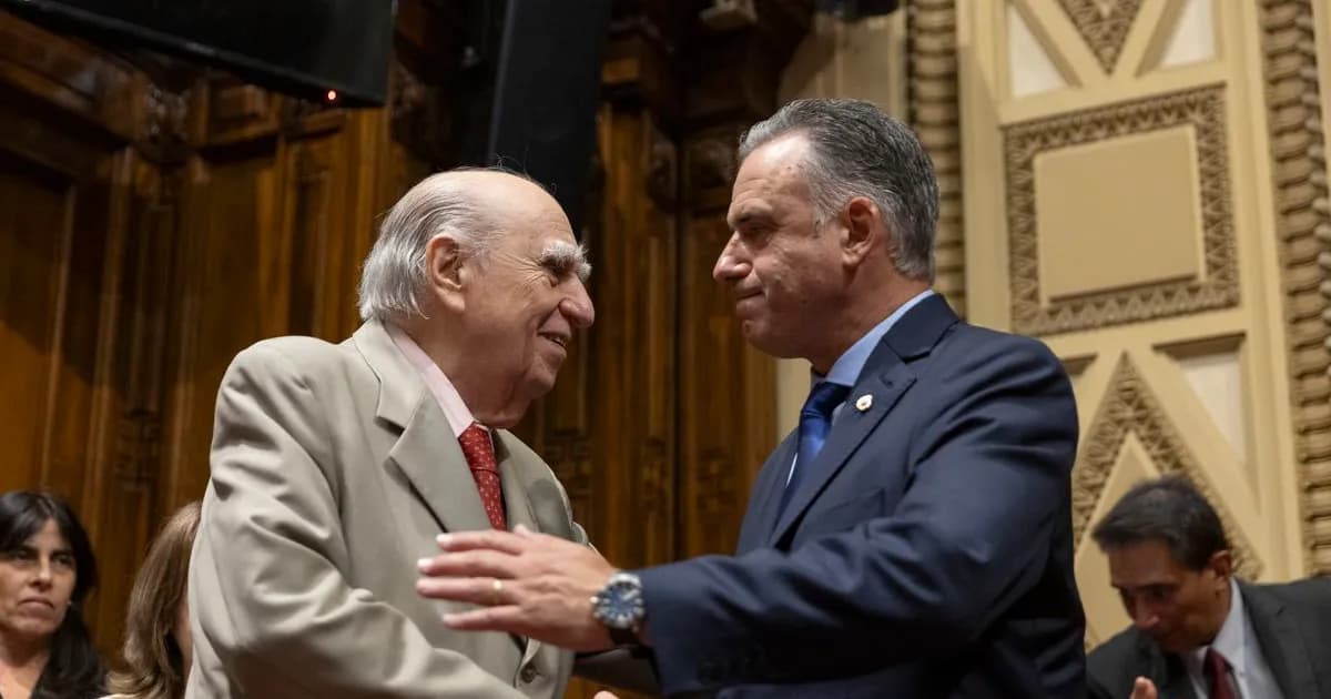 Yamandú Orsi encabeza homenaje en Buenos Aires a víctimas del terrorismo de Estado