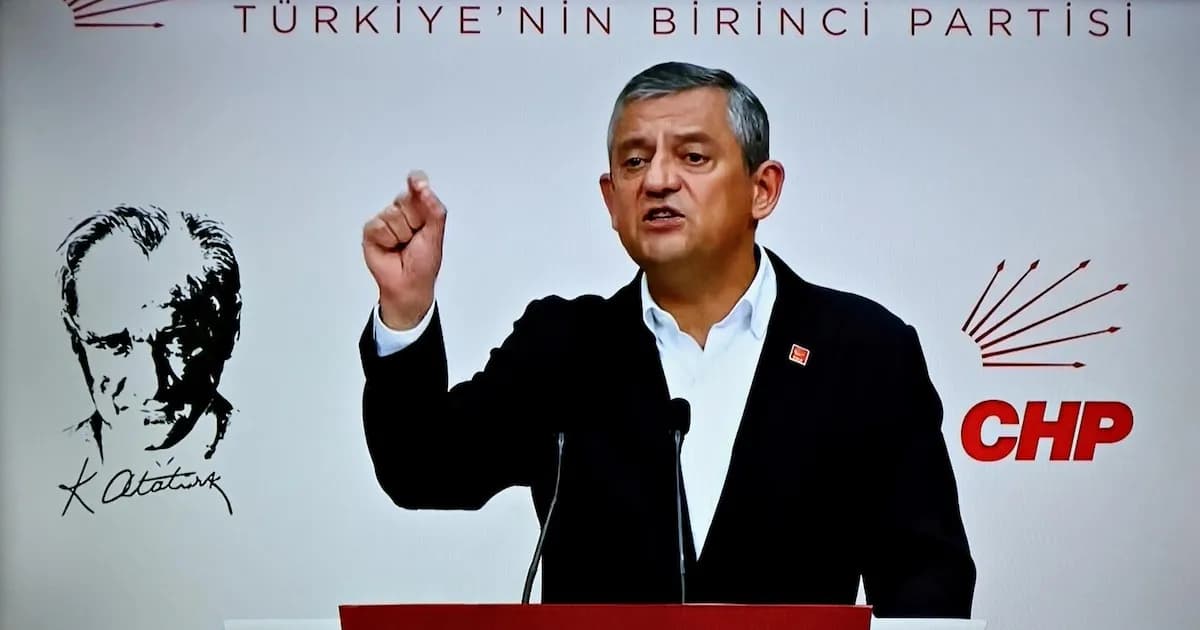 Alerta del DEM: La destitución del líder del CHP amenaza el proceso de paz en Turquía