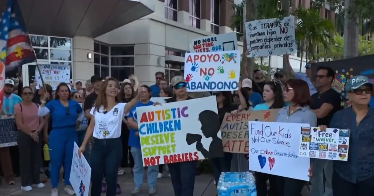Protestas en Florida por la Escasez de Servicios de Terapia para Niños con Autismo