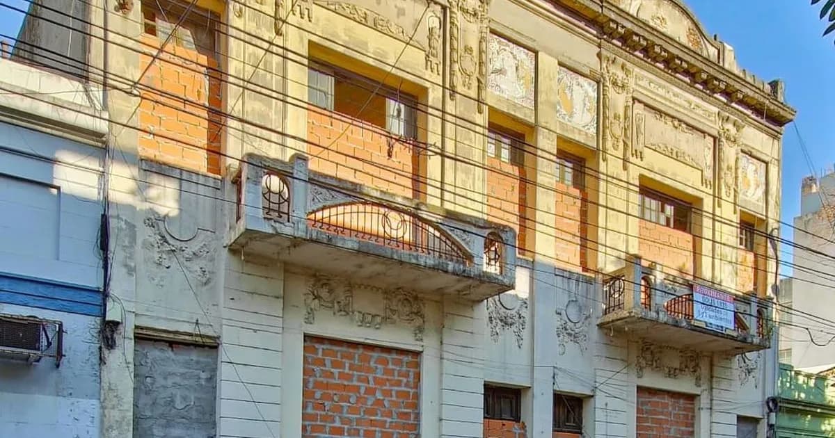 Un Tesoro Patrimonial en Constitución: Renovación y Valor de un Edificio de 1905