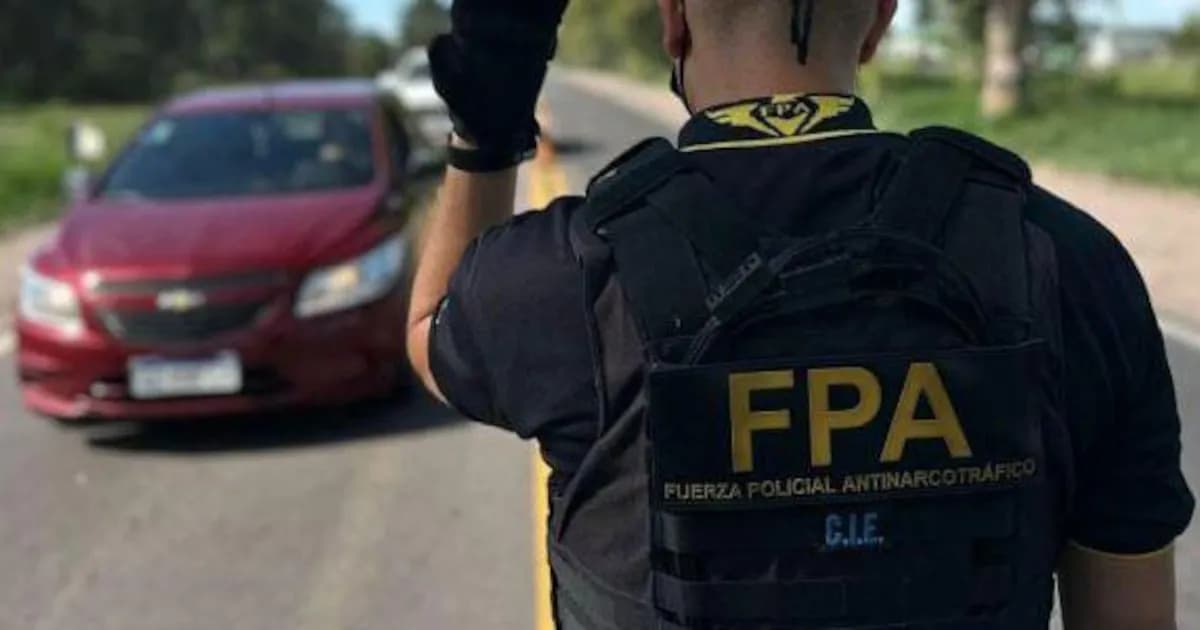 Intento de descarte de droga en control policial culmina con la detención de un hombre en Córdoba