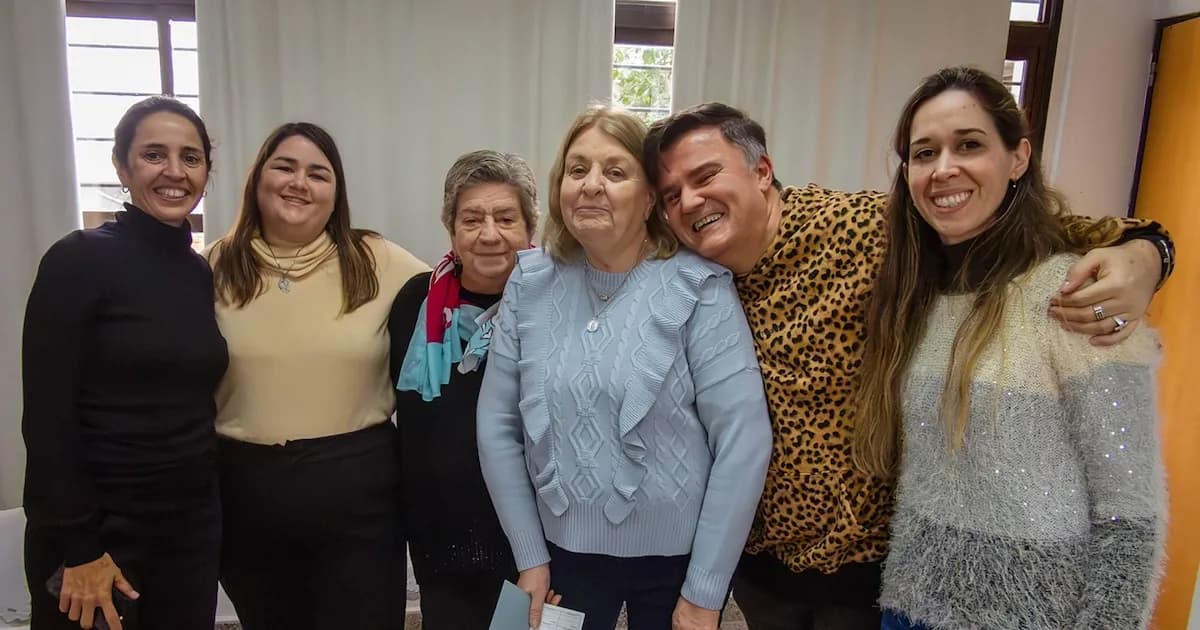 A los 75 años, Delia Gelin cumple su sueño universitario con una tesina sobre cocina e inmigración