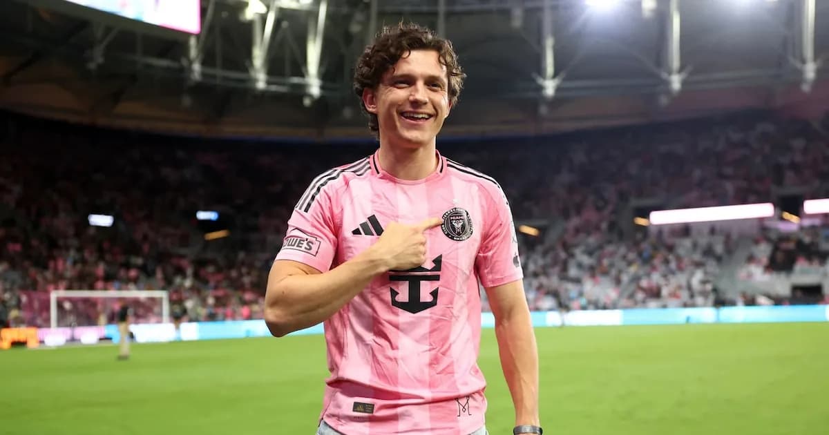 Tom Holland deslumbró en el partido del Inter Miami firmando camisetas para sus fans