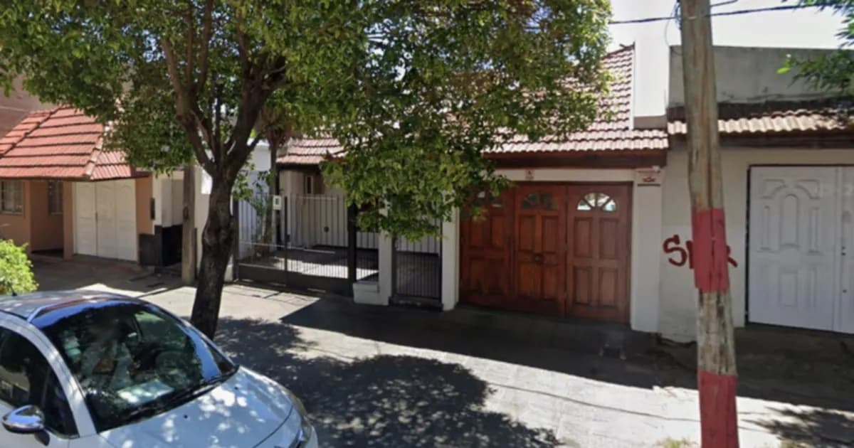 Robo en La Plata: Delincuentes asaltan vivienda y escapan con un botín en menos de una hora