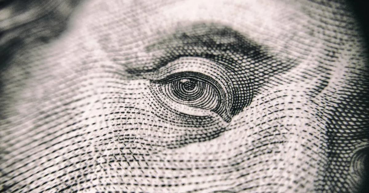 El dólar blue disminuye y la brecha con el oficial alcanza mínimos en dos semanas