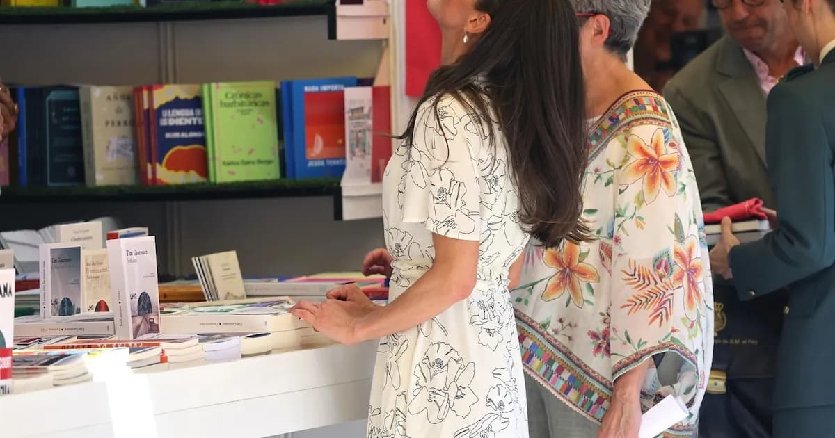La Reina Letizia da inicio a la 85ª Feria del Libro de Madrid, marcada por el humor y la visita papal