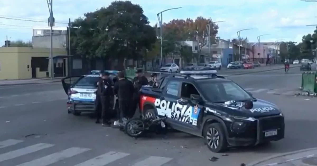 Persecución y choque en Rosario: dos jóvenes motociclistas heridos tras evitar controles policiales