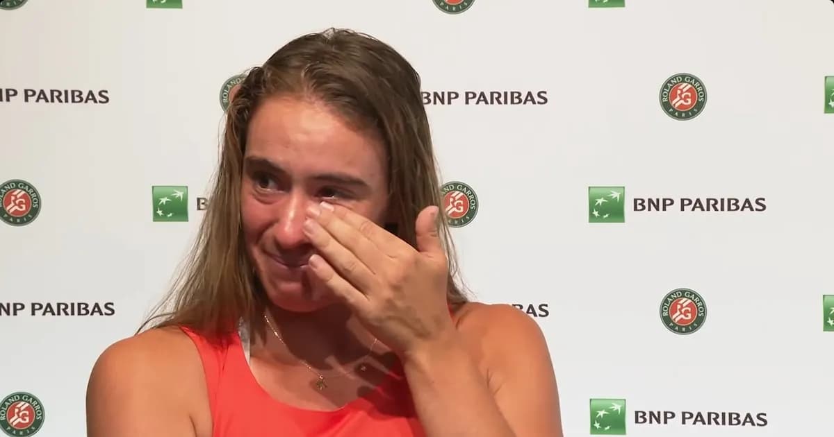 Solana Sierra se emociona en Roland Garros tras una dura derrota por 0-6