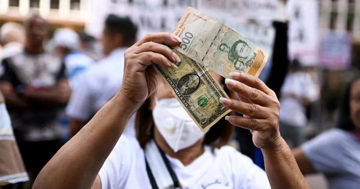 La devaluación del bolívar y el reclamo de los jubilados por sus derechos básicos
