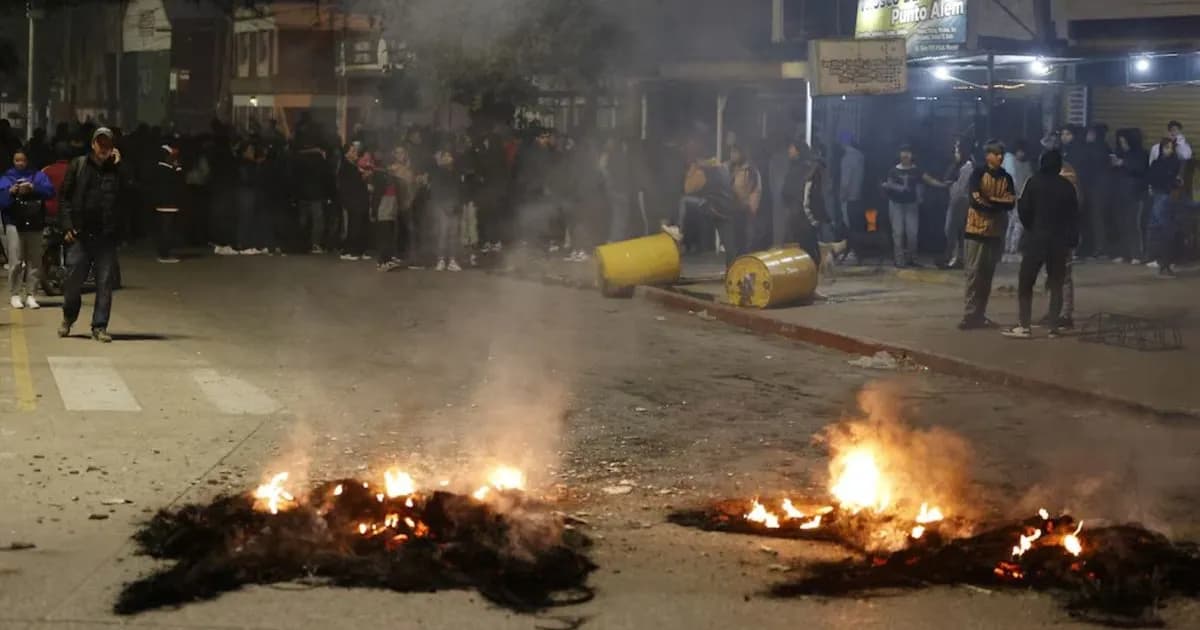 Violenta represión en marcha por justicia tras la muerte de Agostina Vega en Córdoba