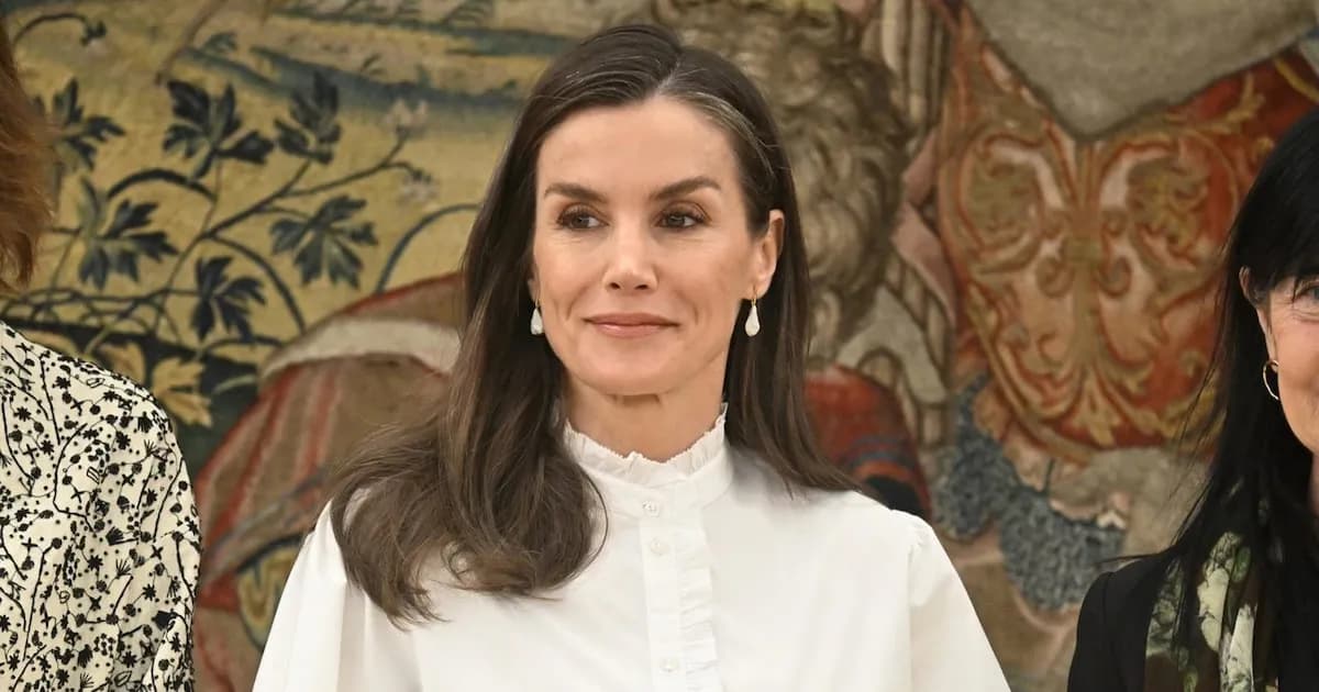 La Reina Letizia deslumbra con su estilo en evento por la salud cerebral