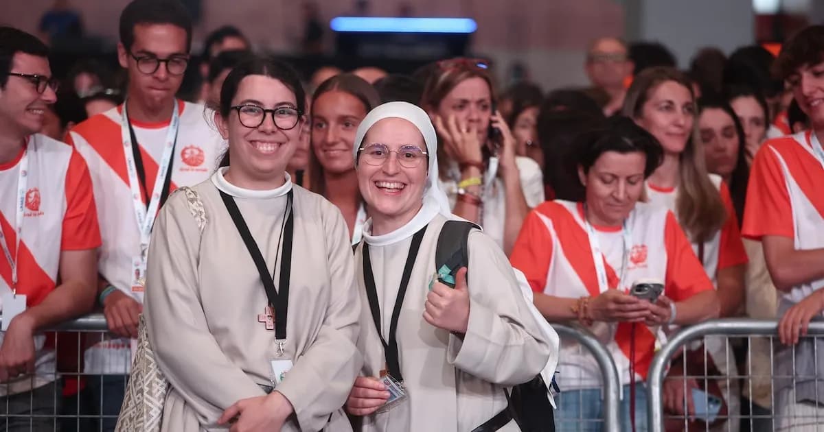 León XIV se despide de Madrid entre ovaciones de 12.000 voluntarios