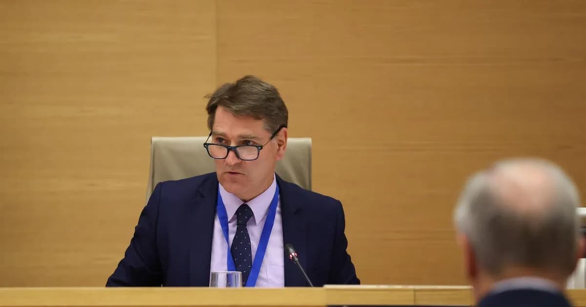 El Gobierno español defiende la continuidad de Ángel Escribano en Indra tras versiones encontradas