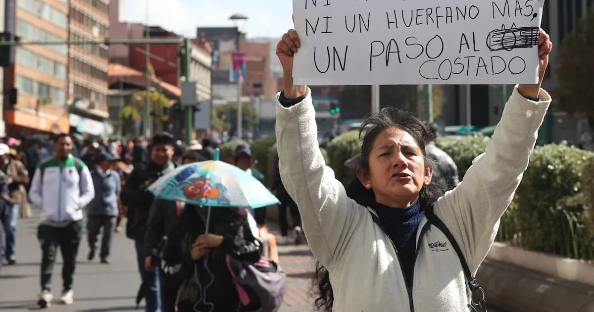 Productores y comerciantes marchan en La Paz contra los bloqueos en Bolivia