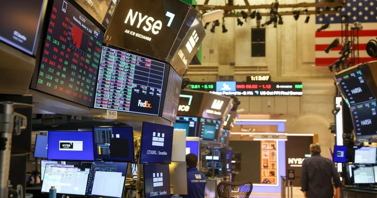 Wall Street cierra con resultados mixtos ante la caída de tecnológicas y tensiones geopolíticas