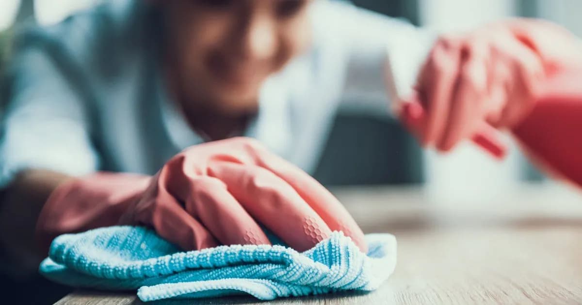 Se implementan nuevos aumentos salariales para trabajadoras del hogar hasta julio de 2026