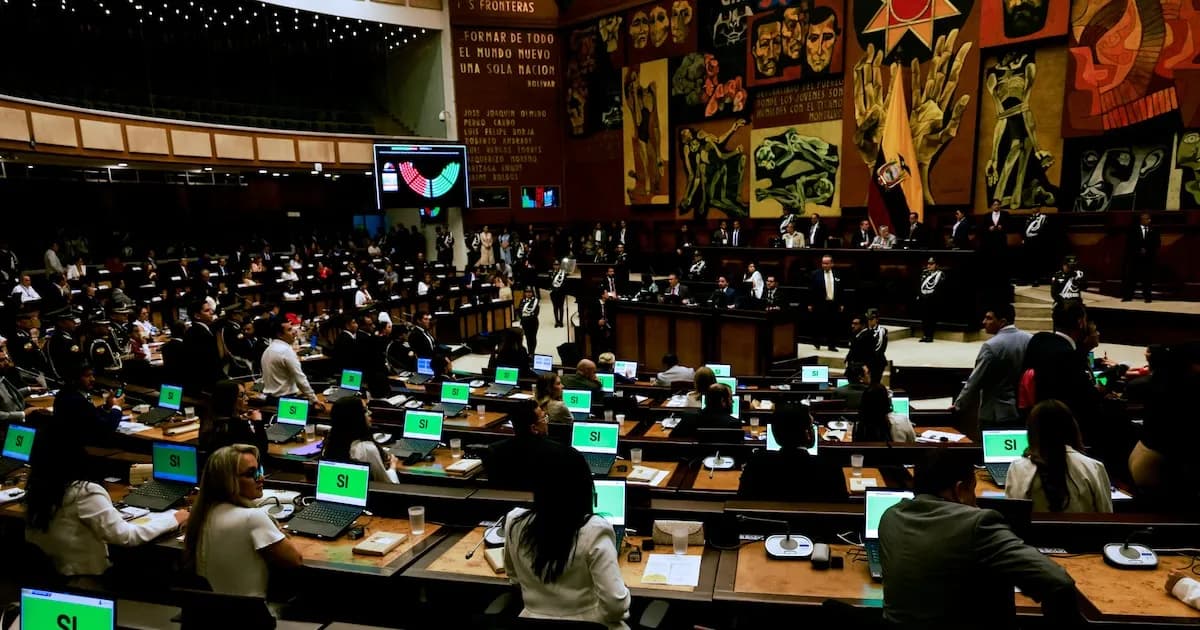 Ecuador refuerza la normativa contra el uso ilegal de uniformes de seguridad