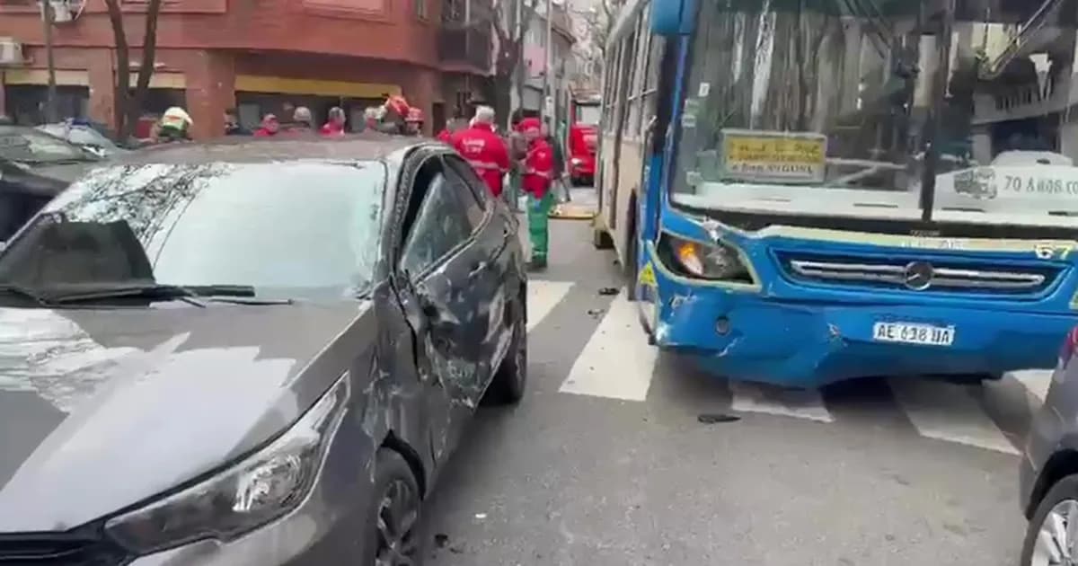 Accidente en San Cristóbal: 19 heridos tras choque entre colectivo y auto
